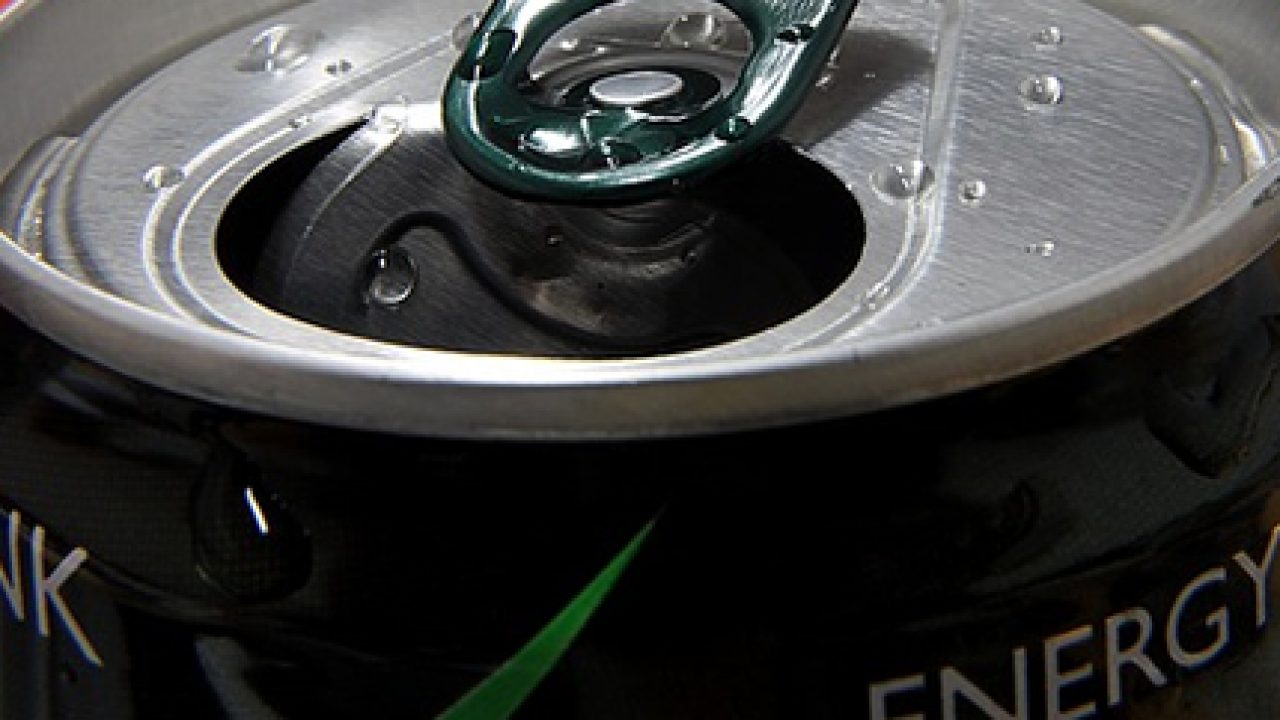Che cosa sono gli energy drinks e quali sono i rischi di un consumo eccessivo?